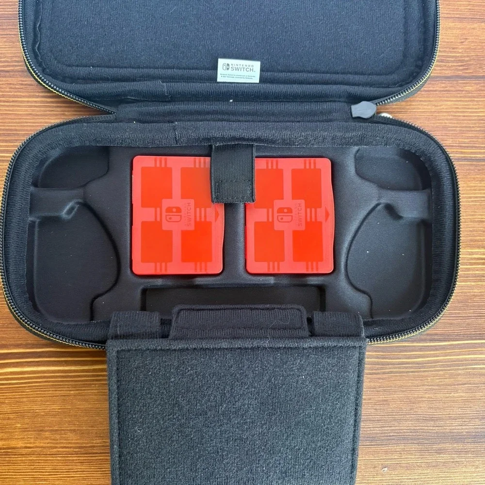 Nintendo Switch Carrying Case + 2 Game Storage Animal Crossings Full Art‎ Deluxe